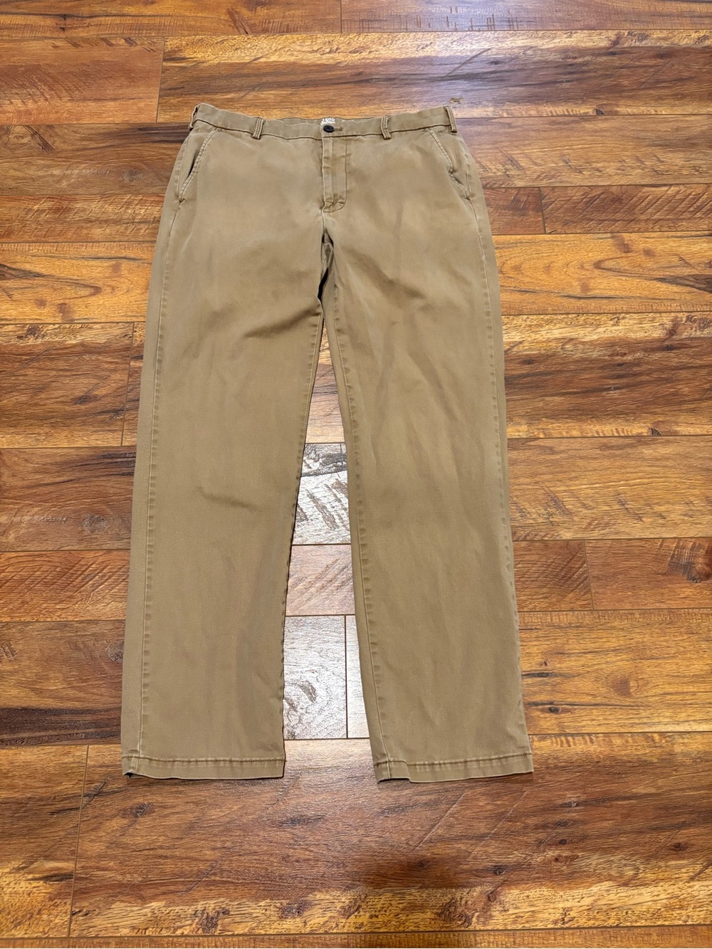 Izod 33x32 Men's Tan Chino Pants